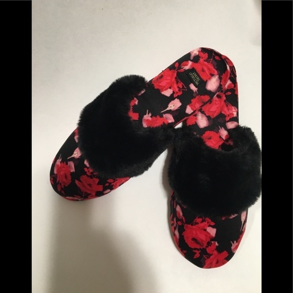 Victoria's Secret Pink Supersoft Floral Slippers - Picture 5 of 8